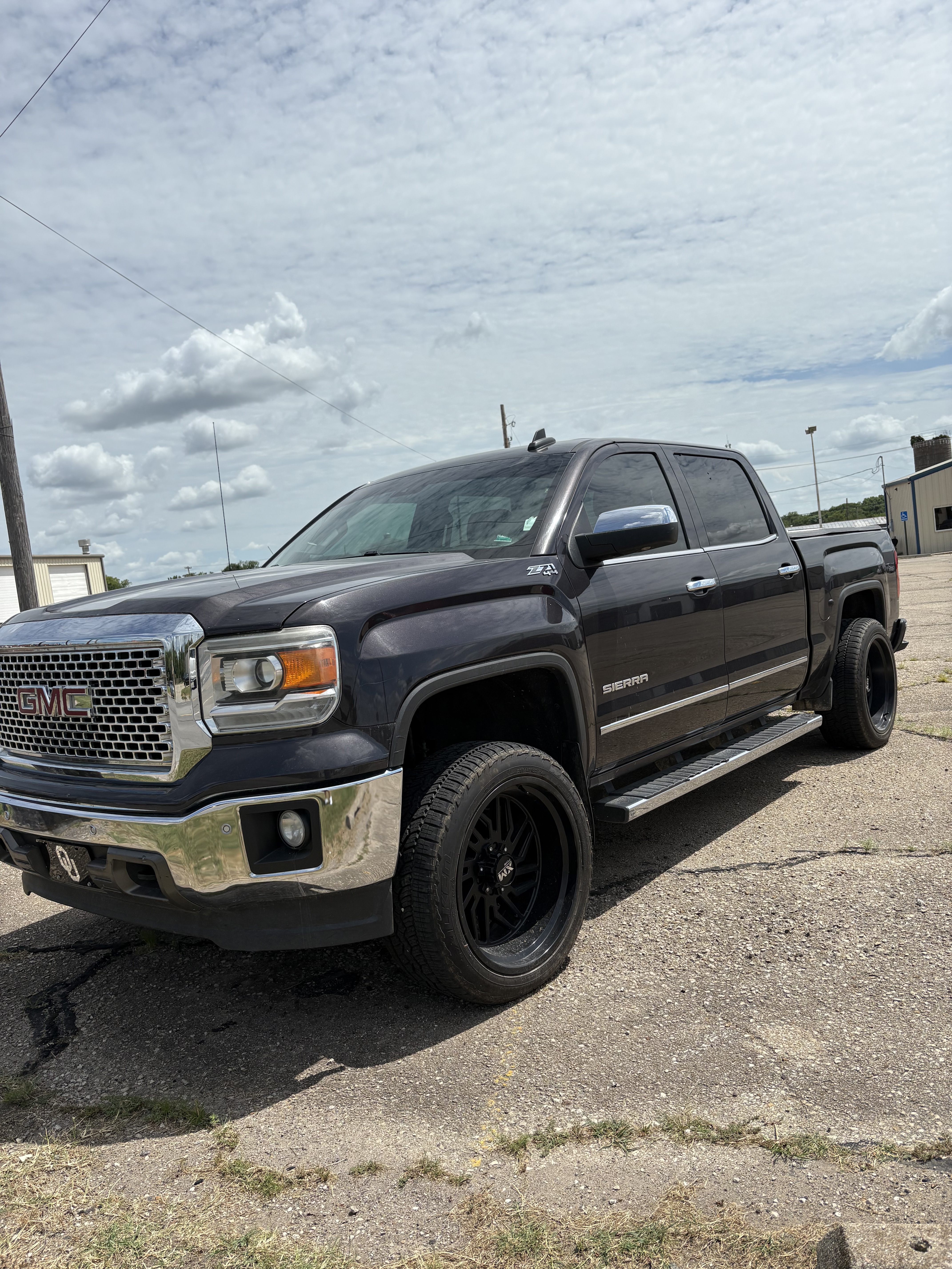 2015 GMC Sierra 1500 SLT's photo